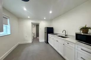 436 Fontana Dr, Palm Springs, FL 33461 - Photo 13