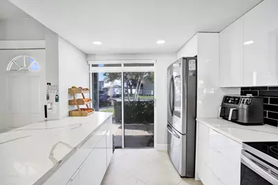 868 Crystal Lake Drive, Deerfield Beach, FL 33064 - Photo 15