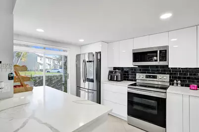 868 Crystal Lake Drive, Deerfield Beach, FL 33064 - Photo 9