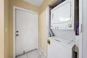 1271 SE Parkview Pl, Stuart, FL 34994 - Photo 17