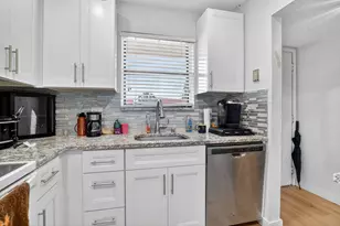 21890 Lake Forest Cir, Boca Raton, FL 33433 - Photo 5