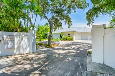 649 E Causeway Boulevard, Vero Beach, FL 32963 - Photo 3