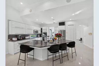 125 Pembroke Drive, Palm Beach Gardens, FL 33418 - Photo 3