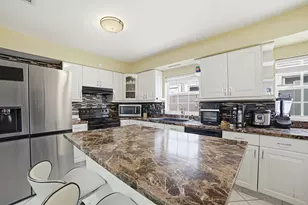 564 NW 55th St, Boca Raton, FL 33487 - Photo 11