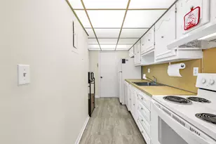 298 SW 6th St, Boca Raton, FL 33432 - Photo 13