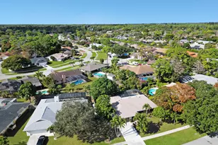 541 Azure Ave, Wellington, FL 33414 - Photo 3