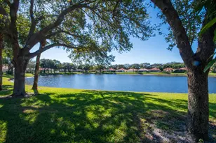 176 E Tall Oaks Cir, Palm Beach Gardens, FL 33410 - Photo 1