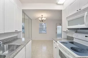 1071 Guildford D, Boca Raton, FL 33434 - Photo 11
