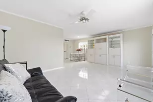 95 Burgundy B, Delray Beach, FL 33484 - Photo 5