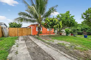 1007 Almeria Rd, West Palm Beach, FL 33405 - Photo 5