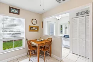 1238 S Lakes End Dr, Fort Pierce, FL 34982 - Photo 3