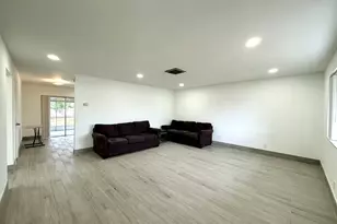 1376 Meadowbrook Dr, West Palm Beach, FL 33417 - Photo 7