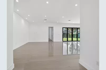 3920 Espan Court, Palm Springs, FL 33461 - Photo 9