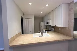 3402 Gardens E Dr, Palm Beach Gardens, FL 33410 - Photo 5