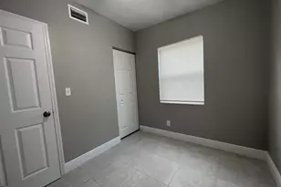 3990 Plum Tree Dr, Lake Worth, FL 33462 - Photo 9