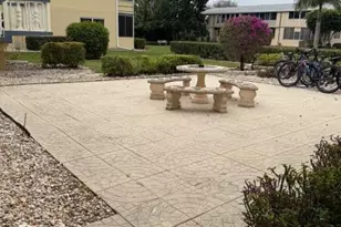 271 Chatham N, West Palm Beach, FL 33417 - Photo 9