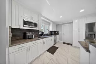 1879 SE Madison St, Stuart, FL 34997 - Photo 5