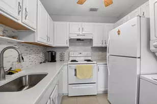 8633 Chevy Chase Dr, Boca Raton, FL 33433 - Photo 11