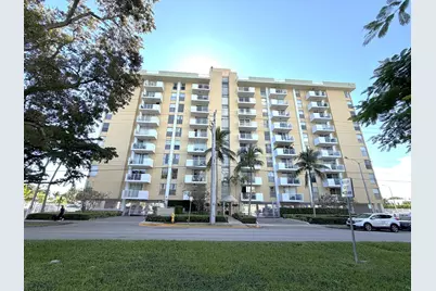 2000 NE 135th Street, Unit #Ph, North Miami, FL 33181 - Photo 1