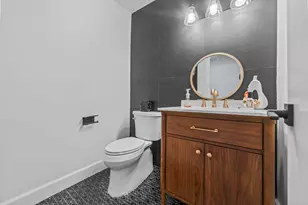 2451 NE 199th St, Miami, FL 33180 - Photo 23