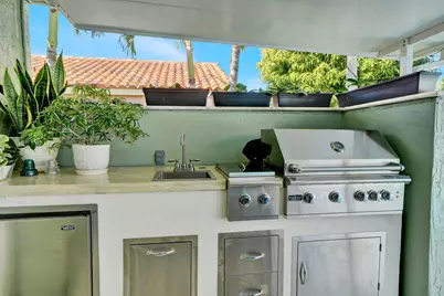 10299 Hunt Club Lane, Palm Beach Gardens, FL 33418 - Photo 11