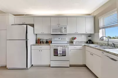 3951 Via Poinciana, Unit #415, Lake Worth, FL 33467 - Photo 15