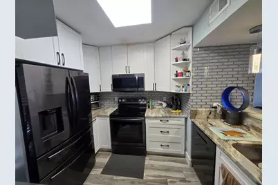 1105 Lake Shore Drive #102, Lake Park, FL 33403 - Photo 5