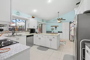 9284 Laurel Green Dr, Boynton Beach, FL 33437 - Photo 11