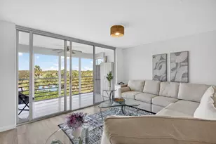 3960 Oaks Clubhouse Dr, Pompano Beach, FL 33069 - Photo 21