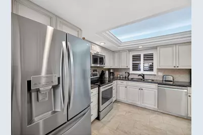 801 Lake Shore Drive, Unit #405, Lake Park, FL 33403 - Photo 5