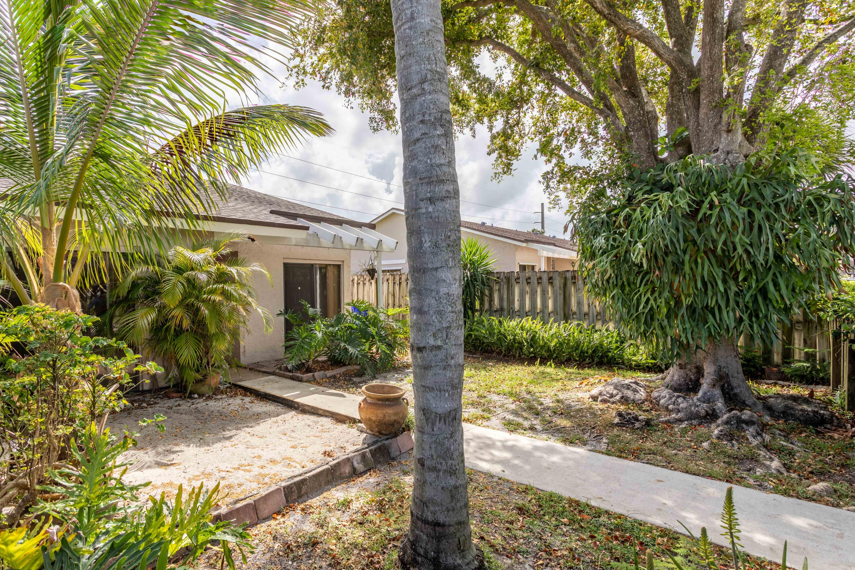 Live The Florida Dream Discover The Best Deerfield Beach Condos For Rent - 5j05143