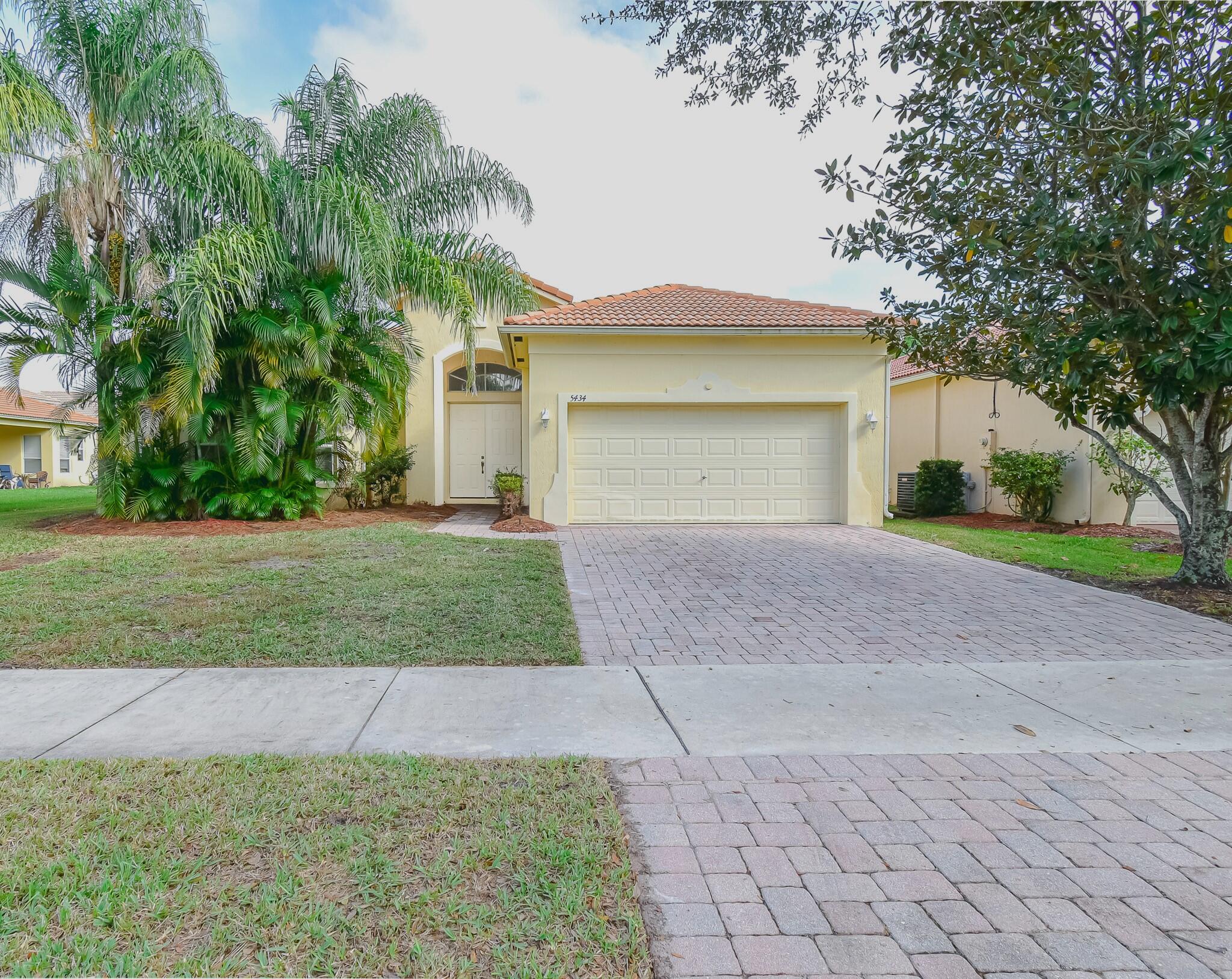 5434 Place Lake Dr, Fort Pierce, FL 34951 MLS RX10863995 Coldwell