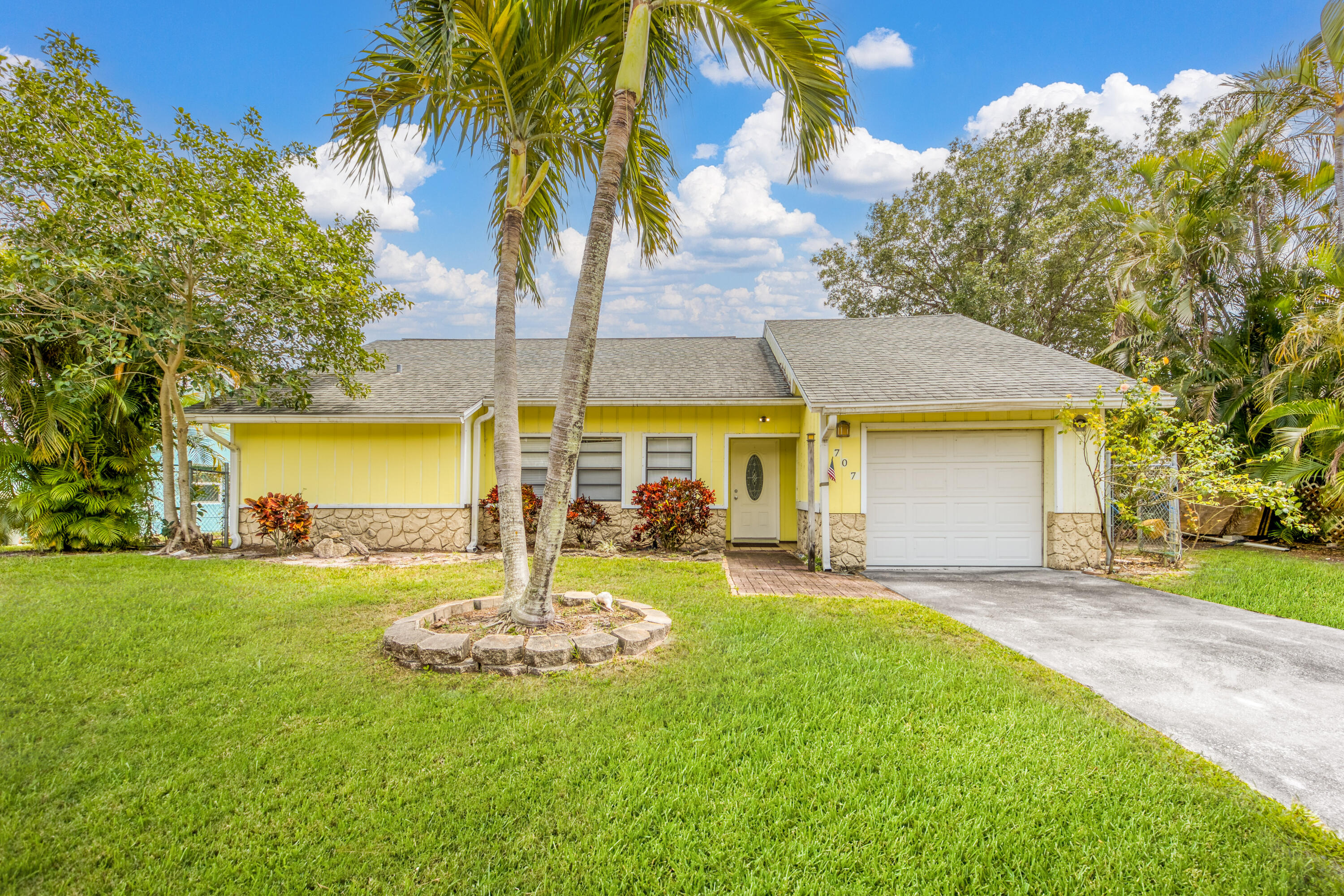 707 SE Hibiscus Ave, Stuart, FL 34996 MLS RX10882665 Coldwell Banker