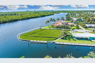 8595 SE Palm Street, Hobe Sound, FL 33455 - Photo 1