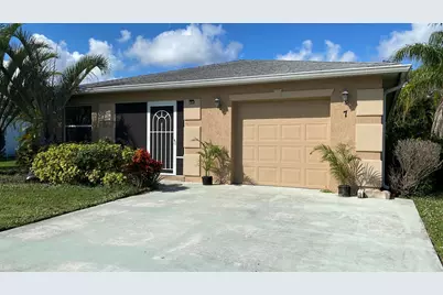7 Los Lagos Lane, Port Saint Lucie, FL 34952 - Photo 1