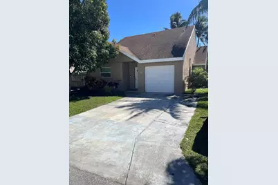 32 Peachtree Place, Boynton Beach, FL 33436 - Photo 1