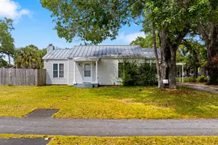 806 Citrus Ave, Fort Pierce, FL 34950 - Photo 1