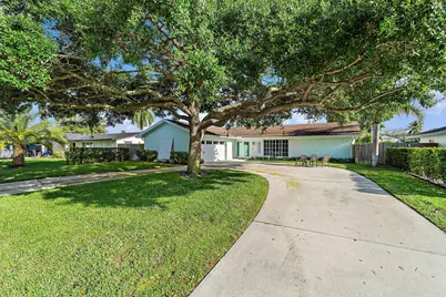 4193 Hyacinth Circle N, Palm Beach Gardens, FL 33410 - Photo 1