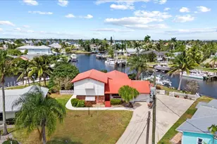 1689 SW Coxswain Pl, Palm City, FL 34990 - Photo 1