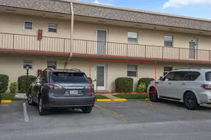 103 Oxford 500, West Palm Beach, FL 33417 - Photo 1