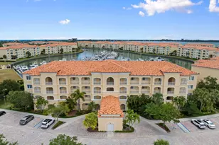 11 Harbour Isle Dr Unit, Fort Pierce, FL 34949 - Photo 1