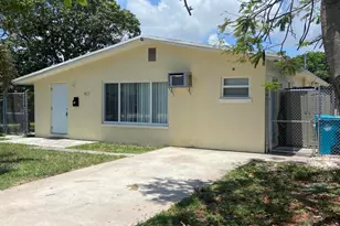 417 NE 2nd St, Boynton Beach, FL 33435 - Photo 1