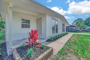 907 Skylark Dr, Fort Pierce, FL 34982 - Photo 1