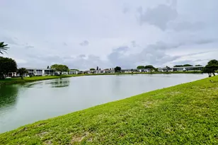 117 Chatham E, West Palm Beach, FL 33417 - Photo 1