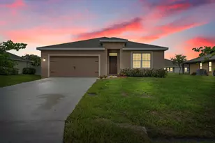 433 SW Eyerly Ave, Port Saint Lucie, FL 34983 - Photo 1