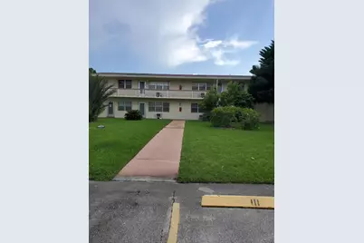 99 Salisbury E, West Palm Beach, FL 33417 - Photo 1