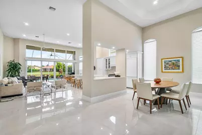 391 Isle Court, Palm Beach Gardens, FL 33418 - Photo 1