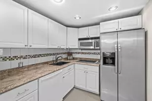 289 Dorset G, Boca Raton, FL 33434 - Photo 1