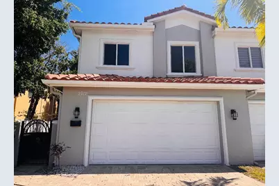 2712 NE 30th Place, Fort Lauderdale, FL 33306 - Photo 1