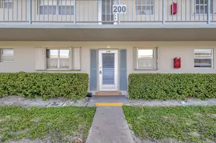 114 Oxford 200, West Palm Beach, FL 33417 - Photo 1